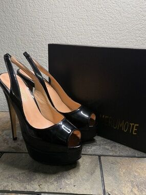 Merumote 6 inch slingback heels-black patent.